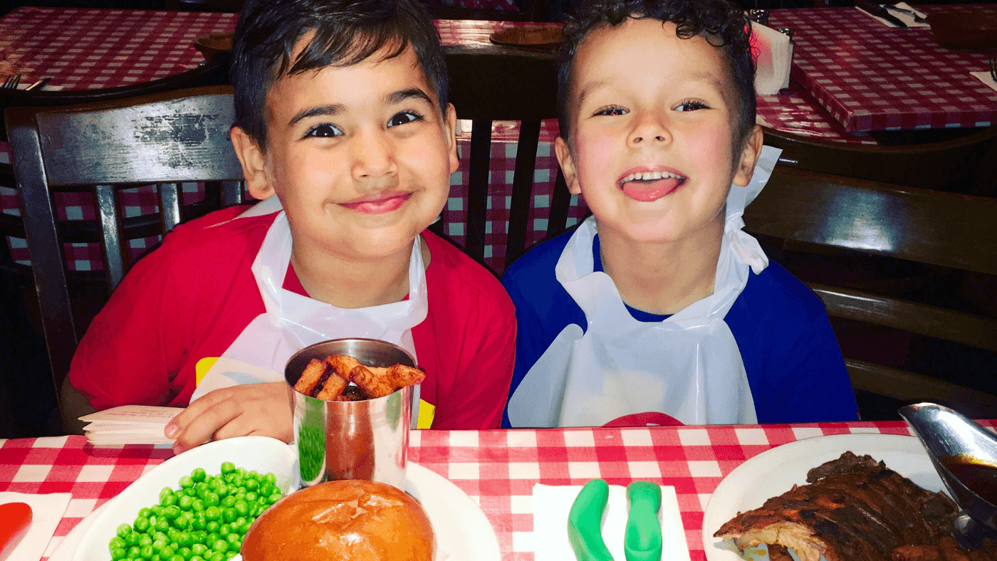 Eating Out with Kids  - Top 5 Tips